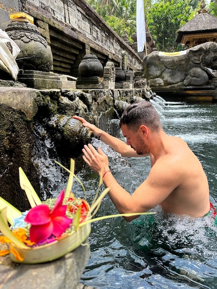 Picture 5 for Activity HOLY BATH IN TIRTA EMPUL TEMPLE