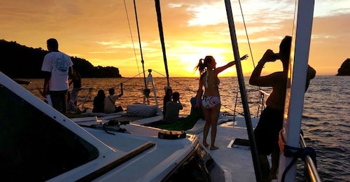 Langkawi: viaje con cena en crucero al atardecer en Kuah Yacht