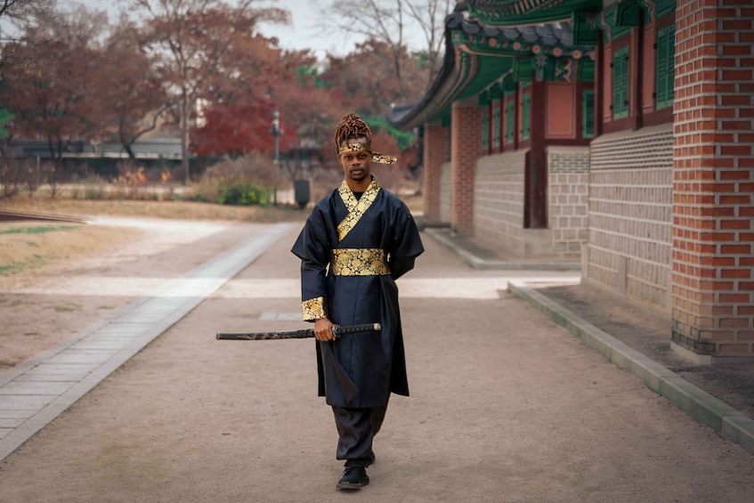 Picture 9 for Activity Hanbok Photo Tour at a Palace by Daehanhanbok