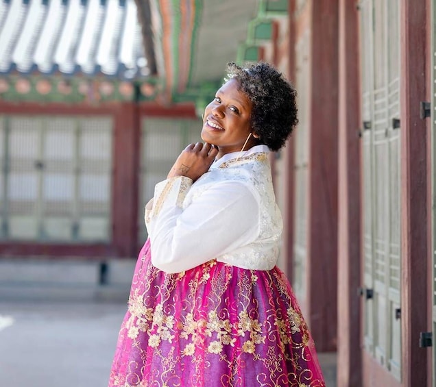 Picture 3 for Activity [Daehan Hanbok] Hanbok Photo Tour at a Palace