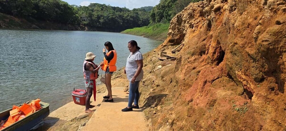 Picture 12 for Activity Panama: Embera Tour with Lunch & fruits (no hiking)