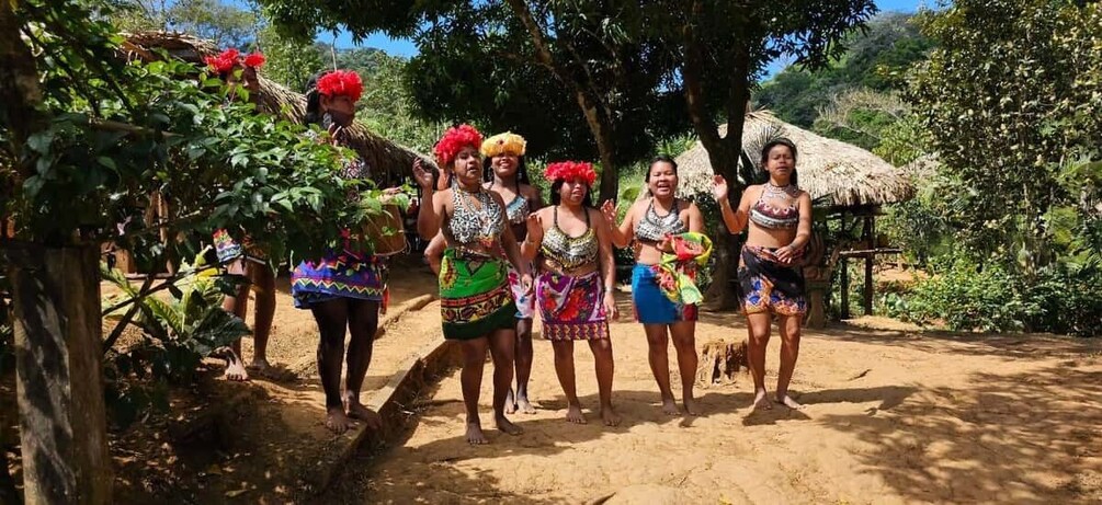 Picture 7 for Activity Panana City: Embera Tribe and River Swimming with Lunch