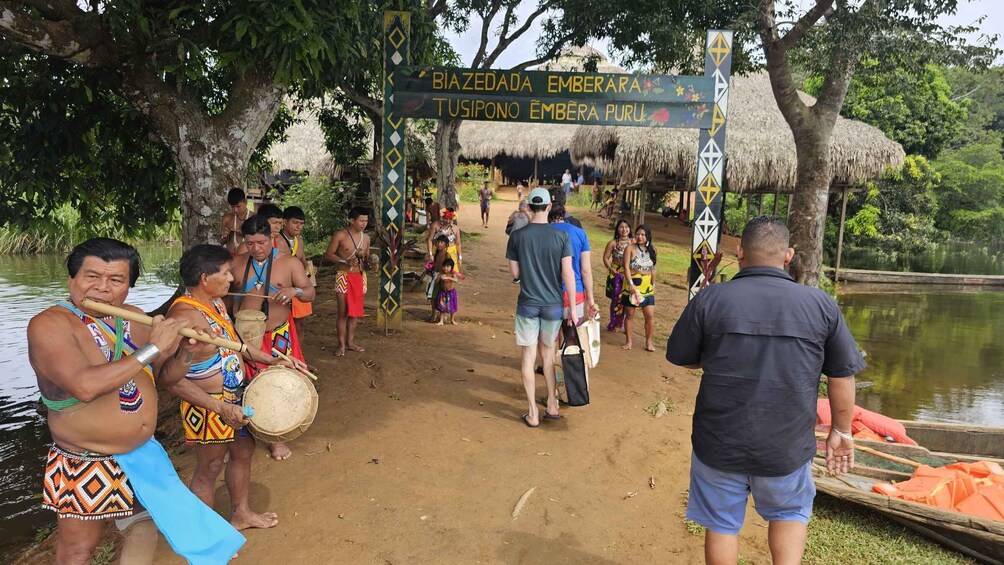 Picture 7 for Activity Panana City: Embera Tribe and Waterfall with Lunch