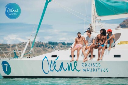 Ile aux Benitiers: ล่องเรือ Catamaran เต็มวัน OCÉANE ร่วมกัน