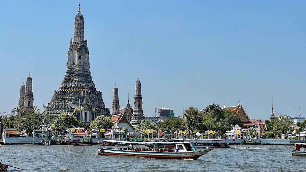 Bangkok: Longtail Boat Canal Tour to Wat Arun