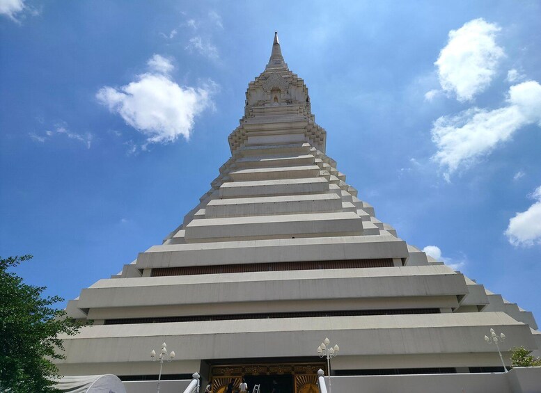 Picture 11 for Activity Bangkok: Longtail Boat Canal Tour to Wat Arun