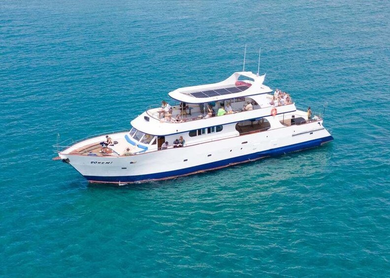 Larnaca: Glass-Bottom Boat Cruise with Fishing and BBQ Lunch