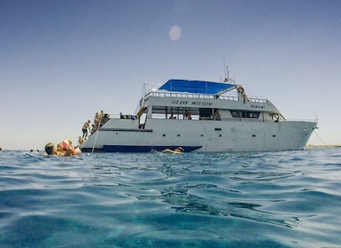 Cyprus: Relaxing Cruise at Larnaca Bay