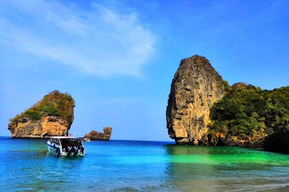 Från Phuket: Privat båttur till Phi Phi och Bamboo Island