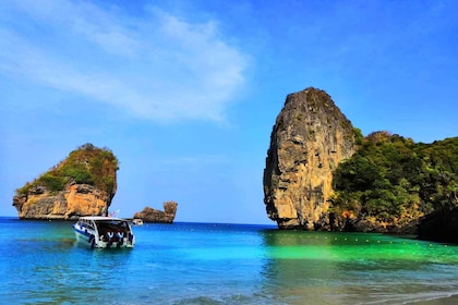 Au départ de Phuket : Excursion en bateau privé à Phi Phi et Bamboo Island