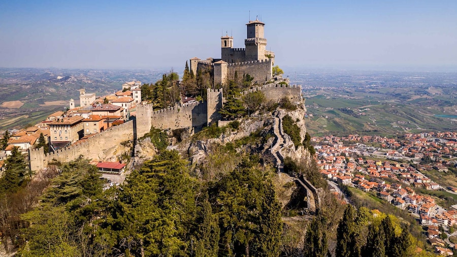 San Marino: Private City Tour + Wonder Welcome KIT