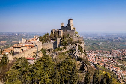 San Marino: Private City Tour + Wonder Welcome KIT