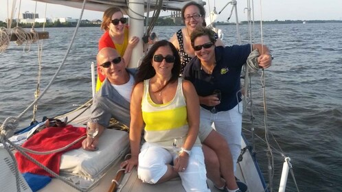 Baltimore: Sightseeing Sailing Cruise aboard a Schooner