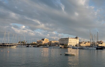 Siracusa: Ortygia Island Boat Tour with Cave Visit