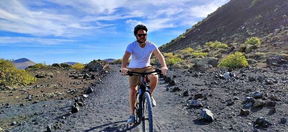 Picture 1 for Activity Lanzarote: Guided ebike tours around the volcanoes