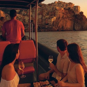La Spezia: Cinque Terre Sunset Boat Tour with Starters