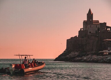 La Spezia: Cinque Terre Sunset Boat Tour with Starters