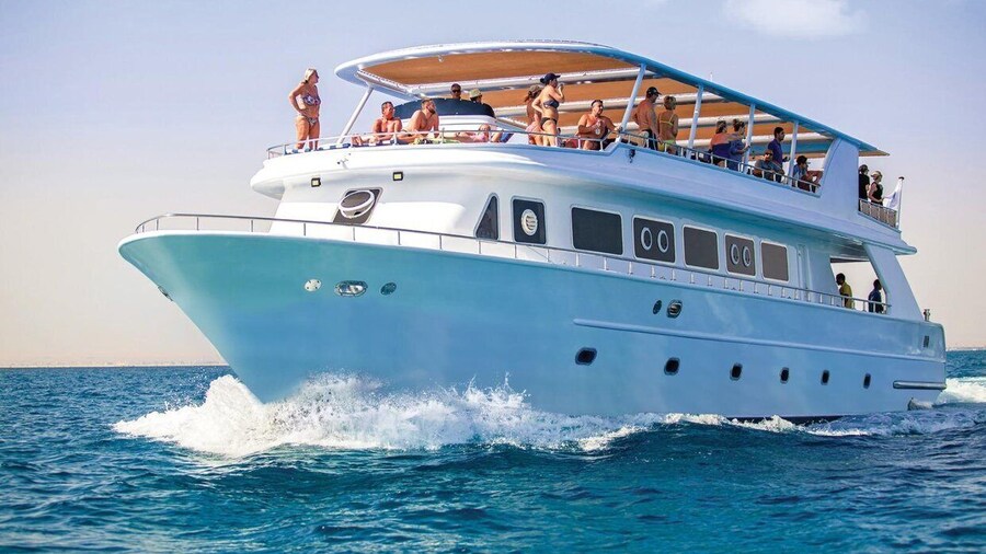 Cairo to Red Sea: VIP Yacht Cruise, Snorkeling & Lunch