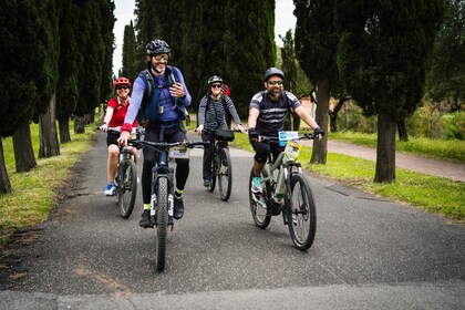 Rome: Appian Way Guided Tour on E-Bike with italian Aperitif