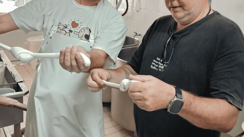 Gioia del Colle: Tour en bicicleta eléctrica a la granja de mozzarella con ...