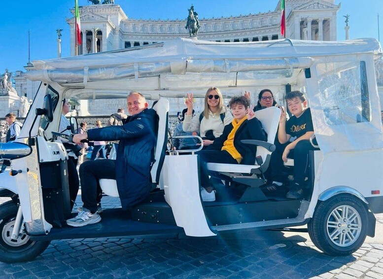 Rome: tuk-tuk 3 hours guided tour in the City Center