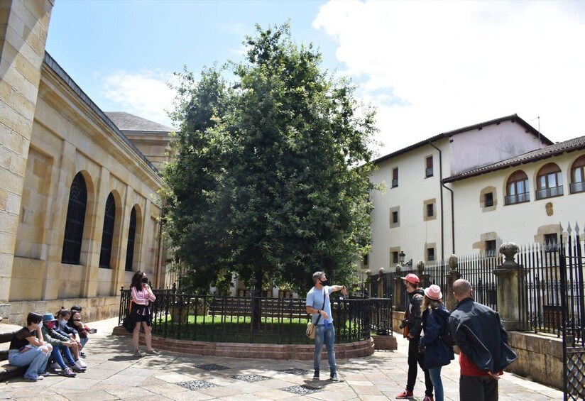 Picture 2 for Activity Gernika Walking Tour: War and Peace