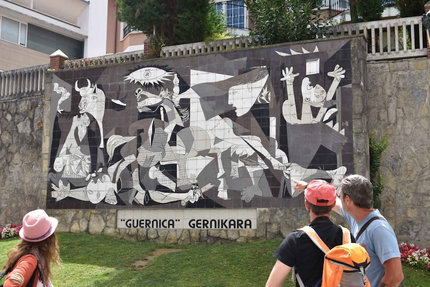 Picture 6 for Activity Gernika Walking Tour: War and Peace