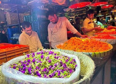Mumbai by Dawn: Market Tour of Flowers, Fish, and More