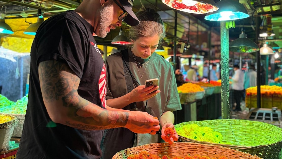 Mumbai Morning Market Tour of Flowers, Fish, and More