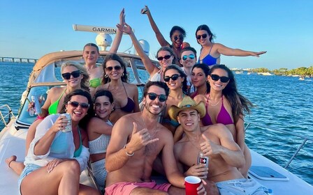 Miami Beach: Yacht Cruise with Swim Stop