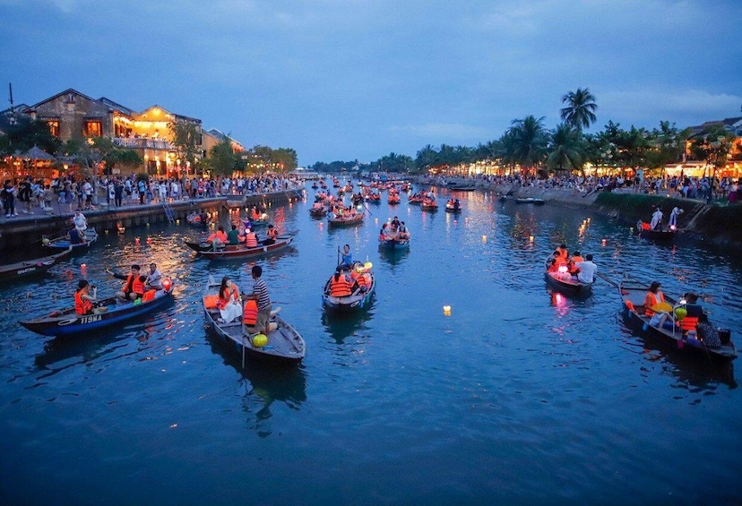 Picture 10 for Activity Night Boat Trip and Floating Lantern on Hoai River Hoi An
