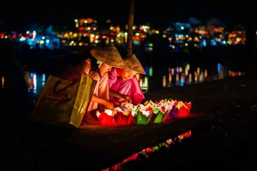 Picture 6 for Activity Night Boat Trip and Floating Lantern on Hoai River Hoi An