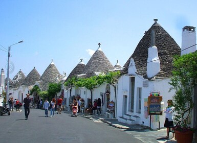 Fra Bari: Alberobello Trulli privat dagstur