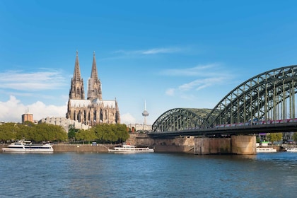 Tour della cattedrale e del centro storico di Colonia con 1 Kölsch