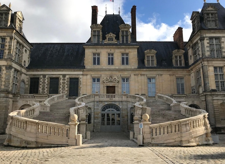 Château Fontainebleau German semi-private guided tour max 6