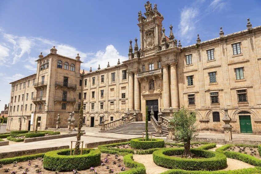 Private Tour in Santiago de Compostela with Beer or Wine