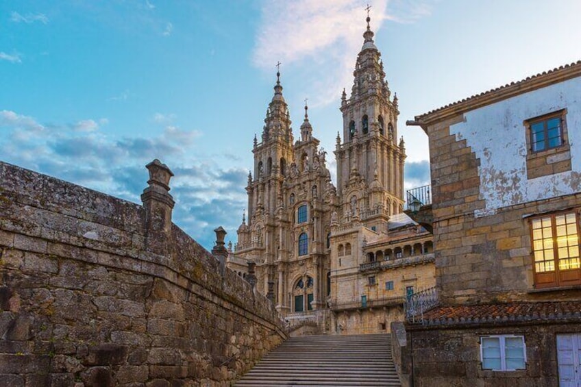 Private Tour in Santiago de Compostela with Beer or Wine