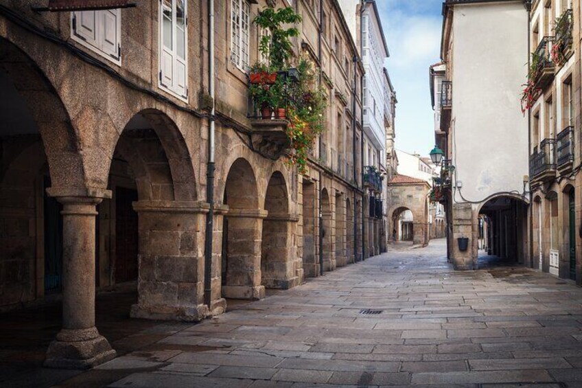 Private Tour in Santiago de Compostela with Beer or Wine