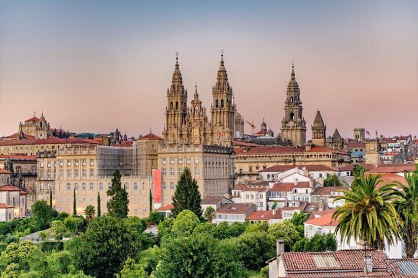 Private Tour in Santiago de Compostela with Beer or Wine