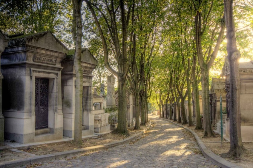 The Père Lachaise Cemetery: Guided 2-Hour Small-Group Tour