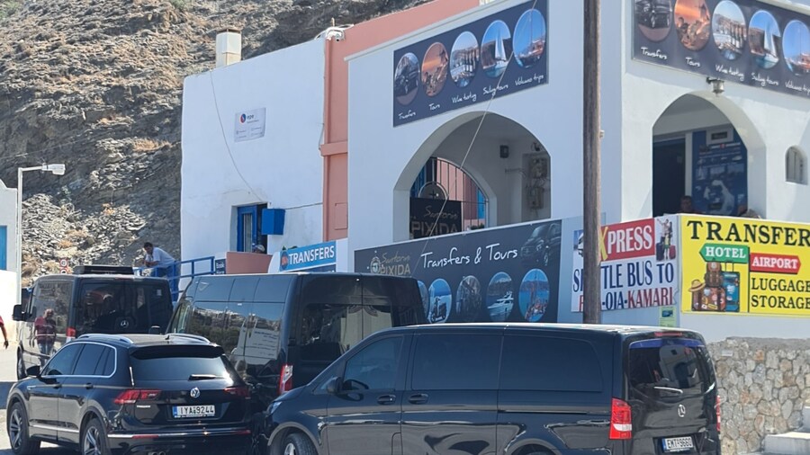 Santorini: Transfer from Santorini Port to Oia