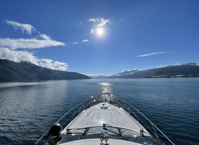 From Bergen: Private Cruise to Bekkjarvik w/ Snacks & Drinks