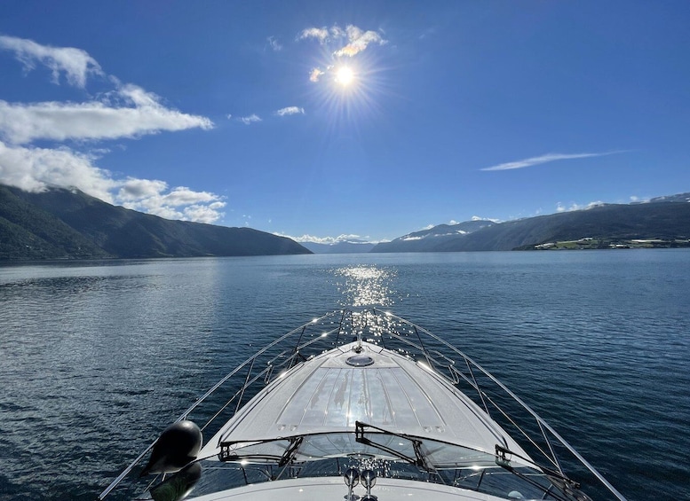 From Bergen: Private Cruise to Bekkjarvik w/ Snacks & Drinks