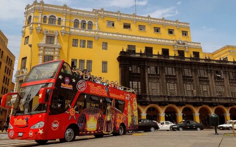 Picture 2 for Activity Lima: Panoramic Sightseeing Bus, Walking, and Catacombs Tour