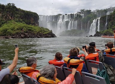 Depuis Foz do Iguaçu : Promenade en bateau aux chutes d'Iguazú Argentine