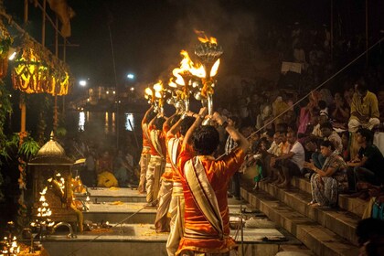 Aarti du matin avec promenade en bateau et petit déjeuner sur le toit