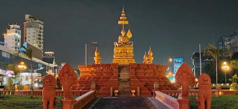 Picture 4 for Activity Phnom Penh: City Sights Evening Tour by Tuk Tuk