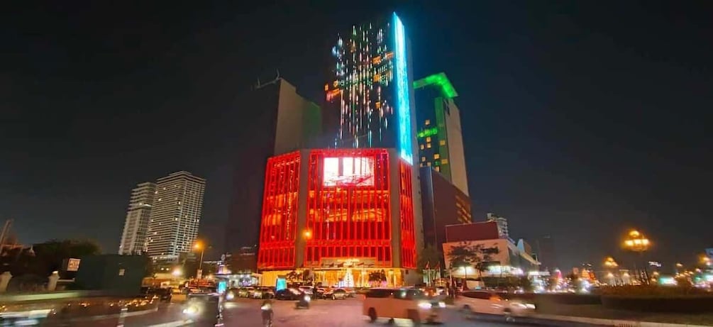 Picture 11 for Activity Phnom Penh: City Sights Evening Tour by Tuk Tuk