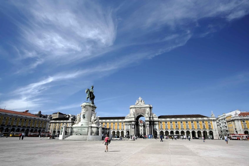 Picture 4 for Activity From Algarve: Lisbon City Tour with Shopping