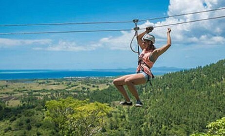 Fiji: Village Visit and Zipline Tour with Lunch